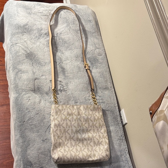 Michael Kors Cream and Tan Signature Logo Crossbody Bag - Picture 2 of 9